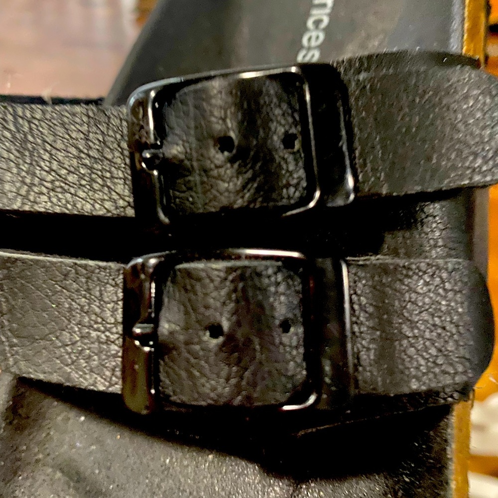 Maurice’s Sz9W Sandals